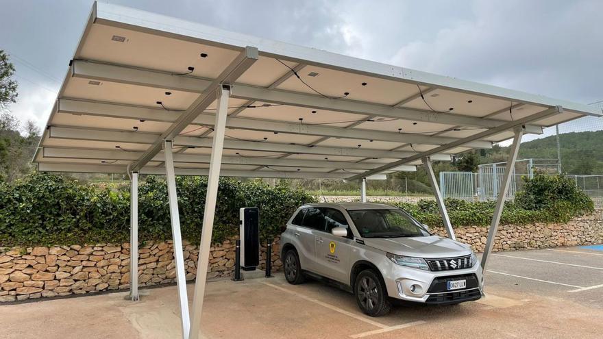 Formentera instalará pérgolas solares en aparcamientos