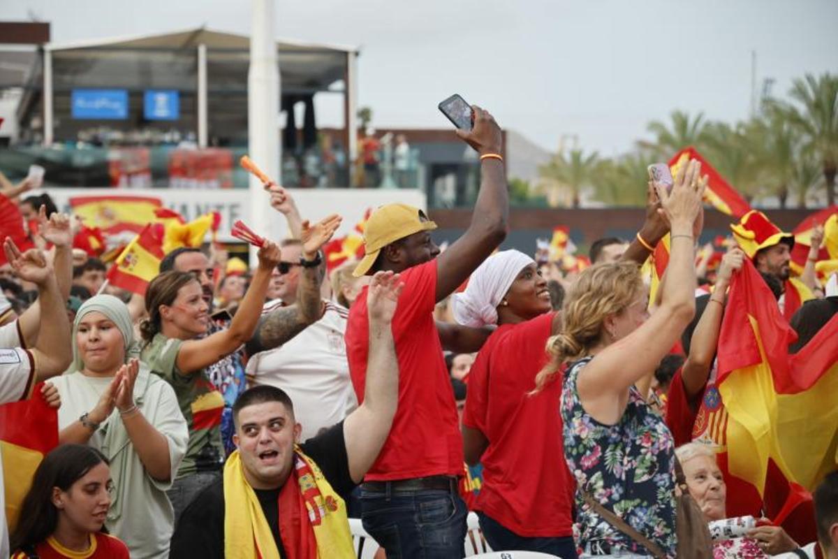 Los mejores momentos de la afición de España en Cartagena, en fotos