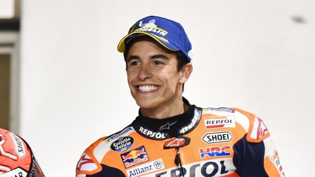 Márquez sonriente en el podio de Losail hace unas semanas