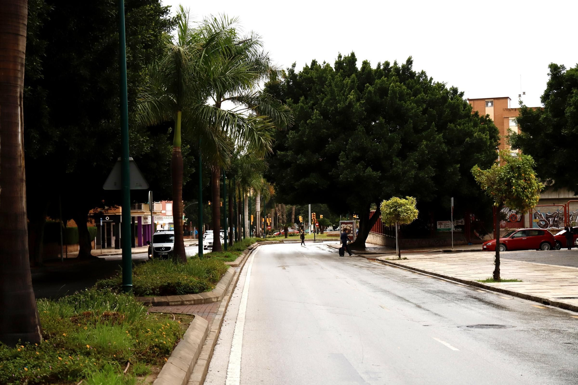 Las calles de Málaga, prácticamente vacías ante la alerta roja por fuertes lluvias