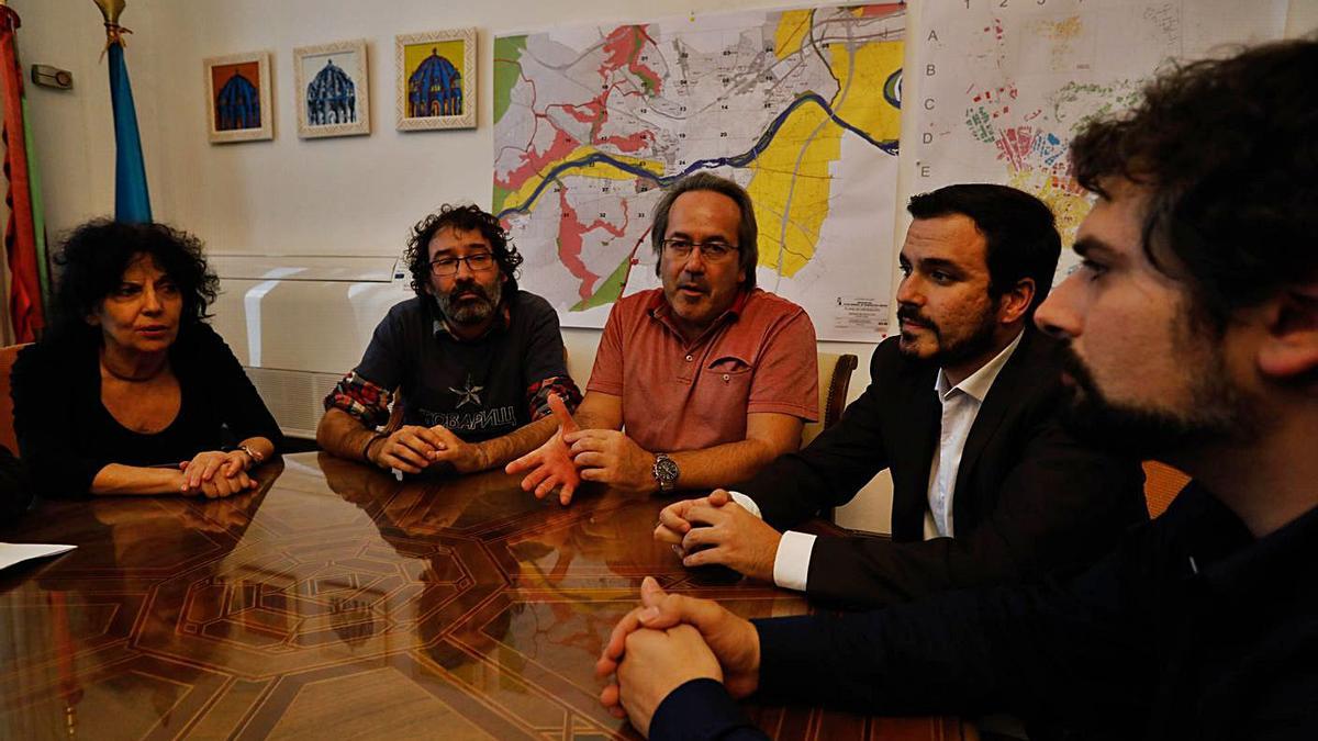 Los responsables de IU, en el Ayuntamiento de Zamora, junto a Alberto Garzón en 2017. | Emilio Fraile