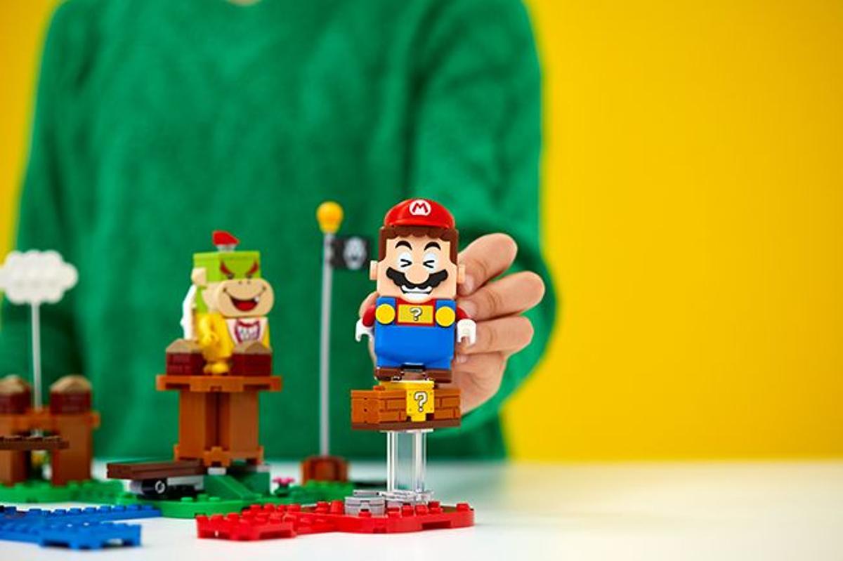 LEGO Super Mario.