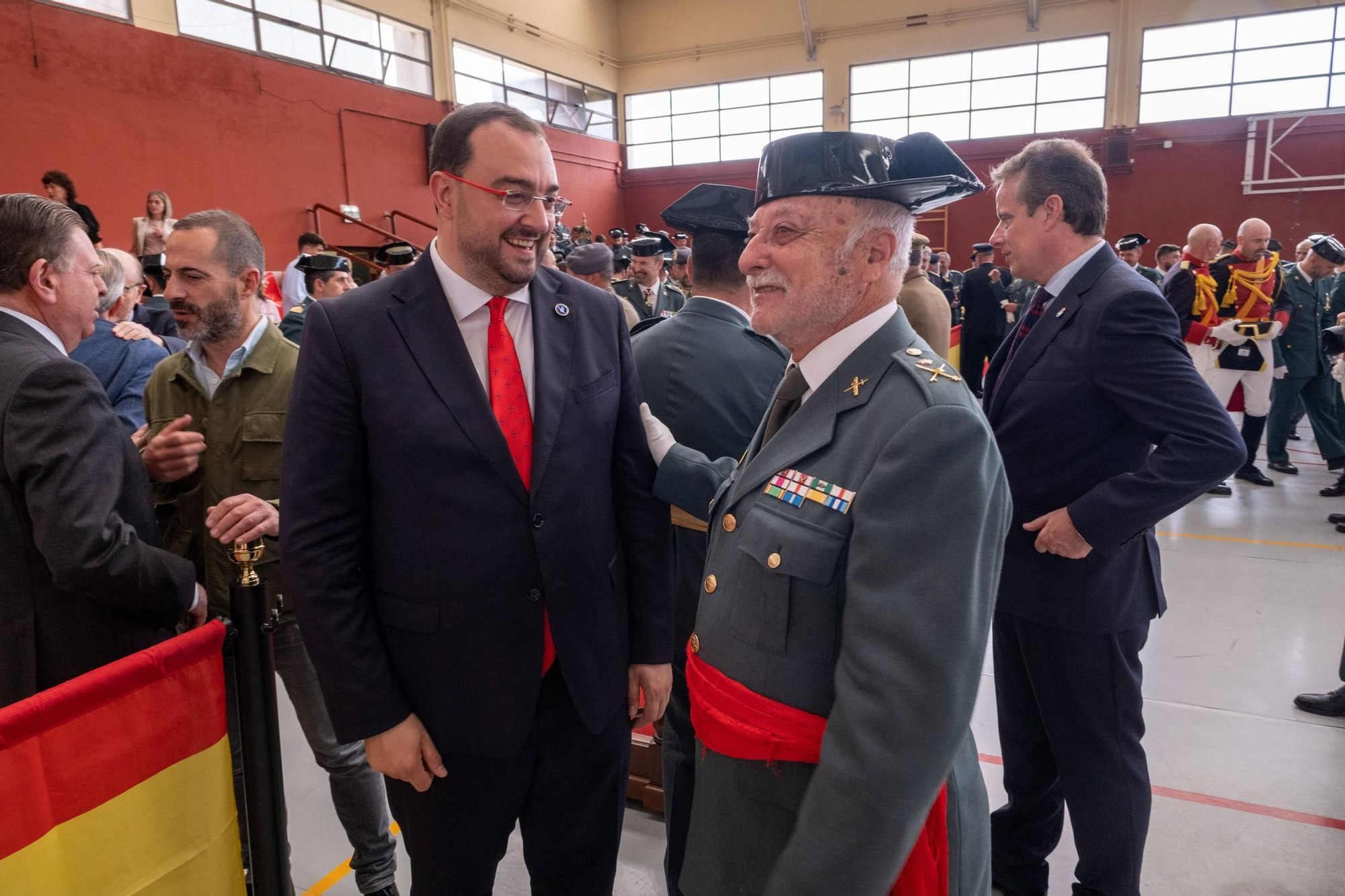 EN IMÁGENES: Así fueron los actos en Oviedo del 179 aniversario de la Guardia Civil