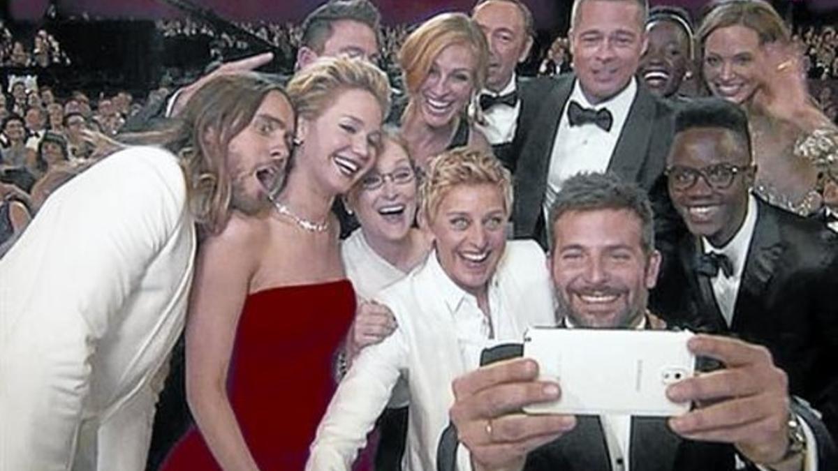 'Selfie' publicitario que tuiteó Ellen DeGeneres en los últimos Oscar.