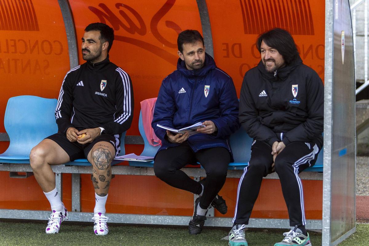 Secho (der.) en los banquillos del Vero Boquete