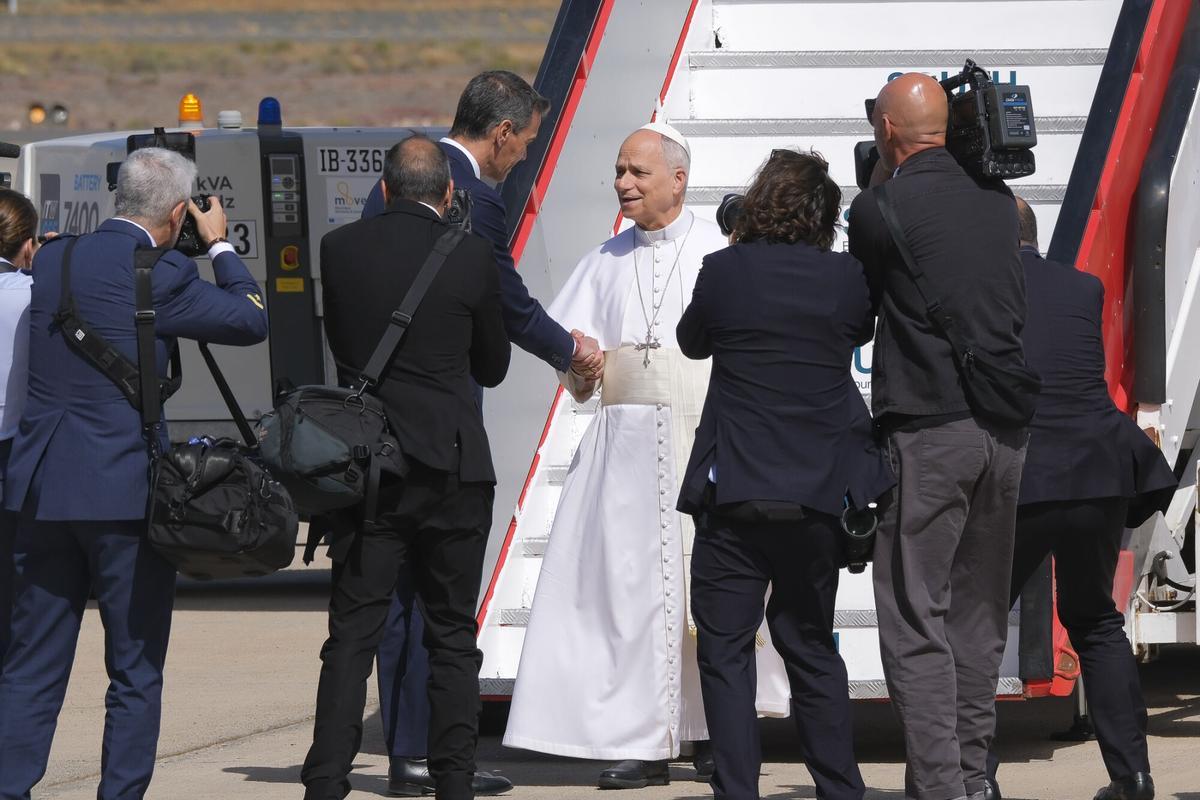 Visita del papa León XIX Llegada del papa al aeropuerto