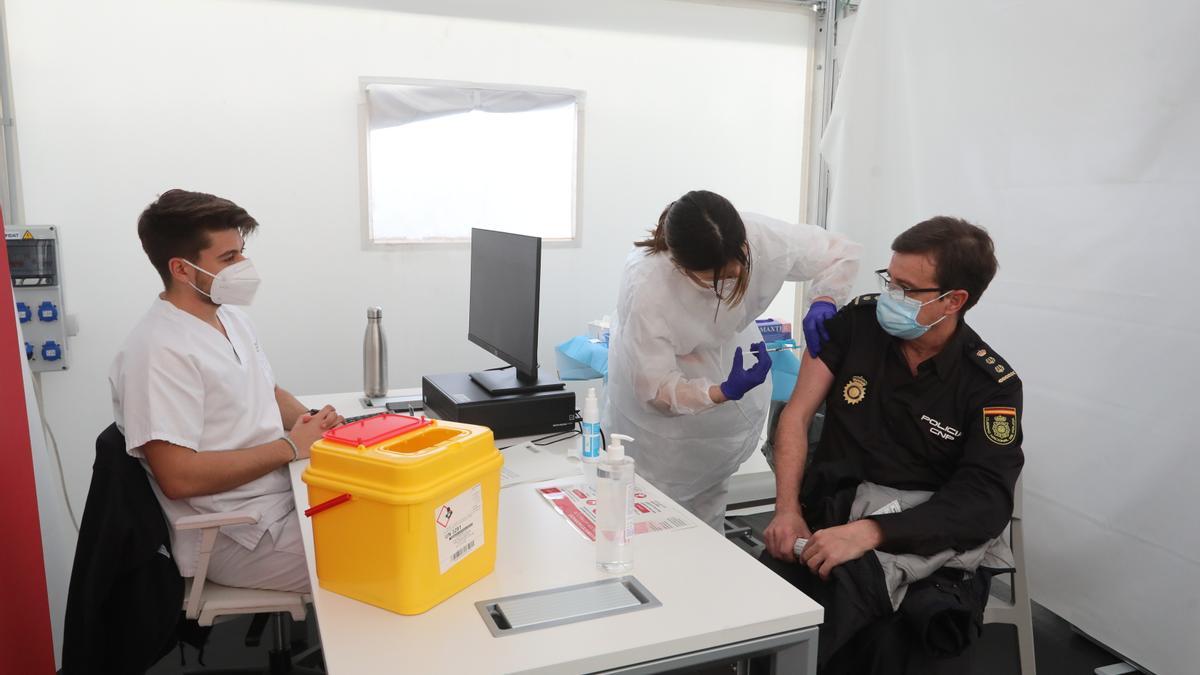 Los cuerpos y fuerzas de seguridad del Estado fueron vacunados con AstraZeneca el pasado mes de marzo.
