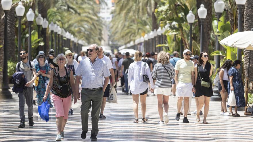 España roza los 24 millones de turistas hasta abril, un 14,5% más