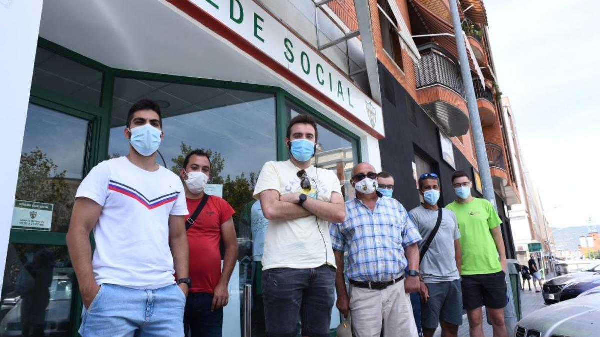 ¡Colas por los carnés del Córdoba Futsal!