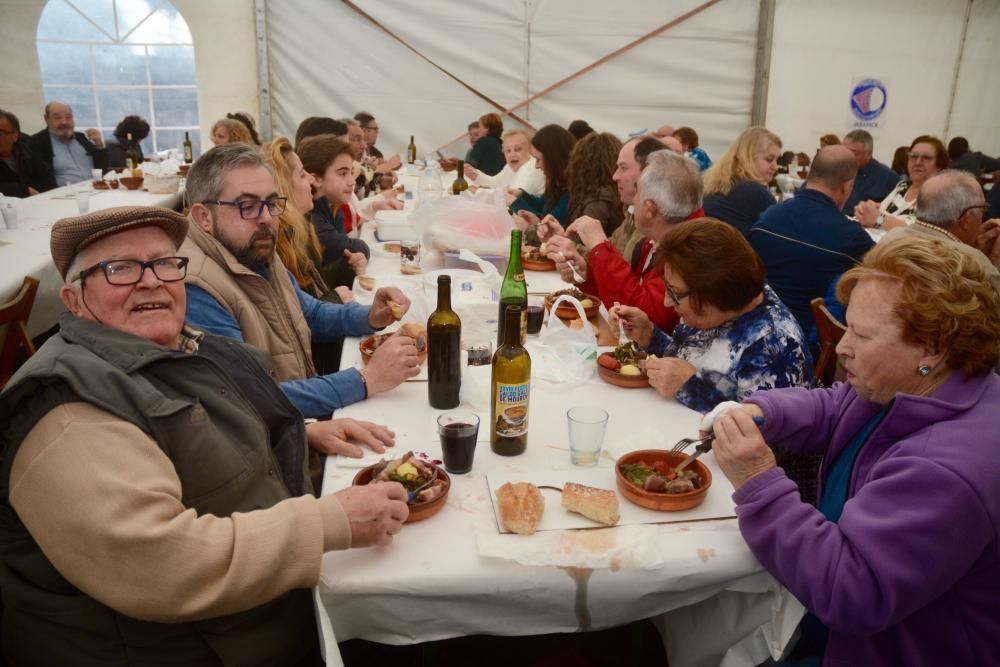 Fiestas gastronómicas en Galicia | El Caldo de Mourente calienta a 5.000 comensales