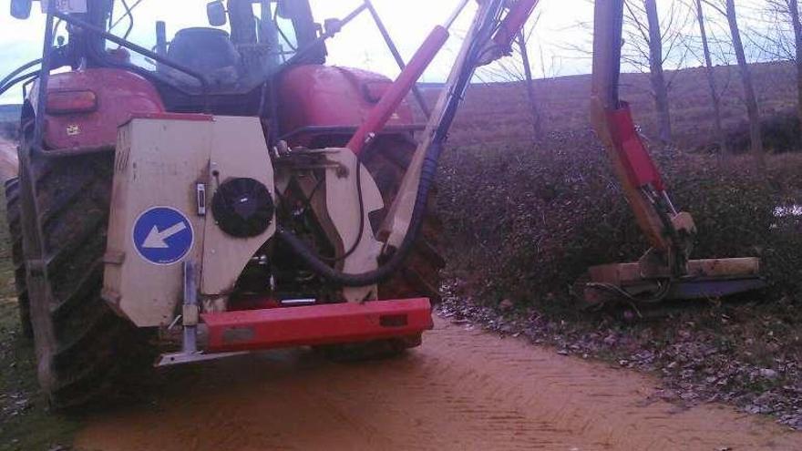 Tractor de la mancomunidad Tierra de Tábara.