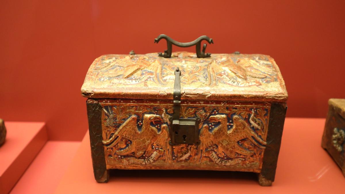 La arqueta de Buira (siglo XIV) es otro de los bienes catalogados como Bien de Interés Cultural.