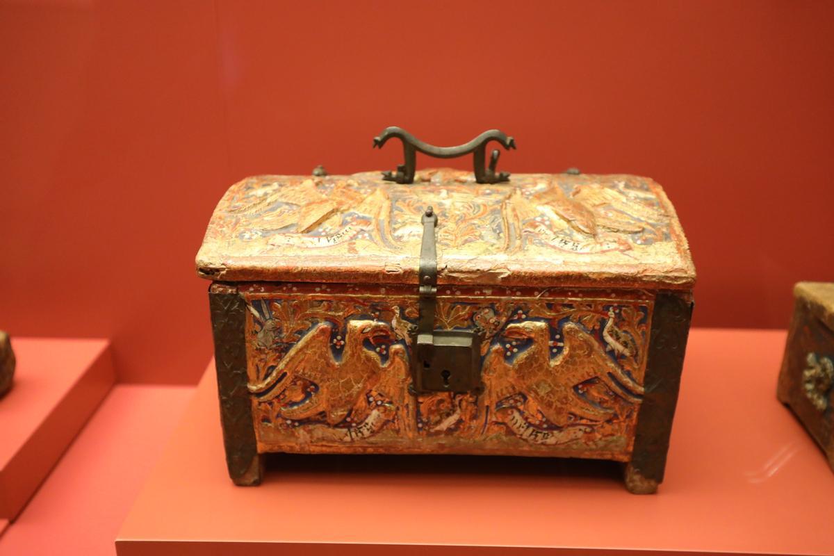 La arqueta de Buira (siglo XIV) es otro de los bienes catalogados como Bien de Interés Cultural.
