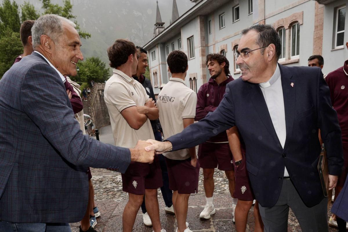 El Sporting de Gijón visita a la Santina. El Sporting de Gijón visita a la Santina.