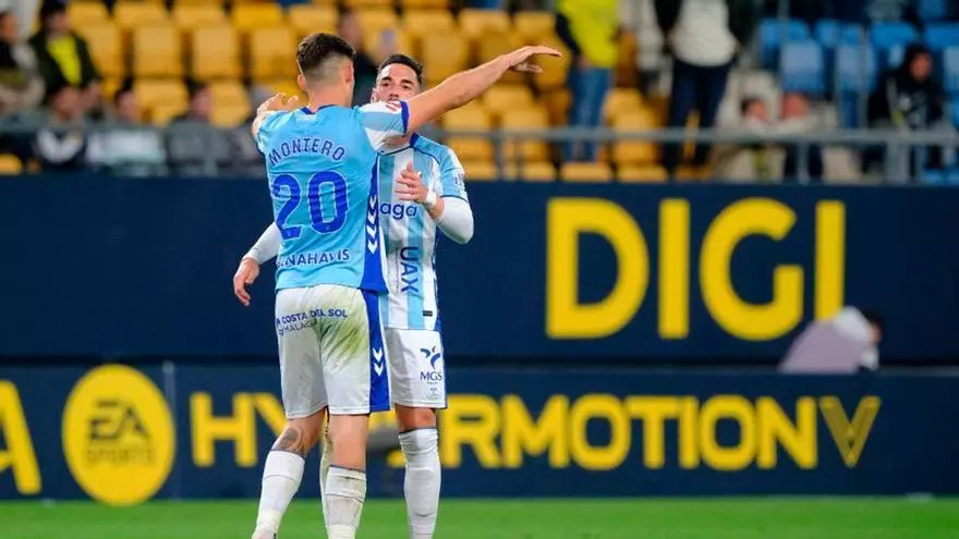 Resumen, goles y highlights del Cádiz CF 0 - 3 Málaga CF de la jornada 31 de LaLiga Hypermotion