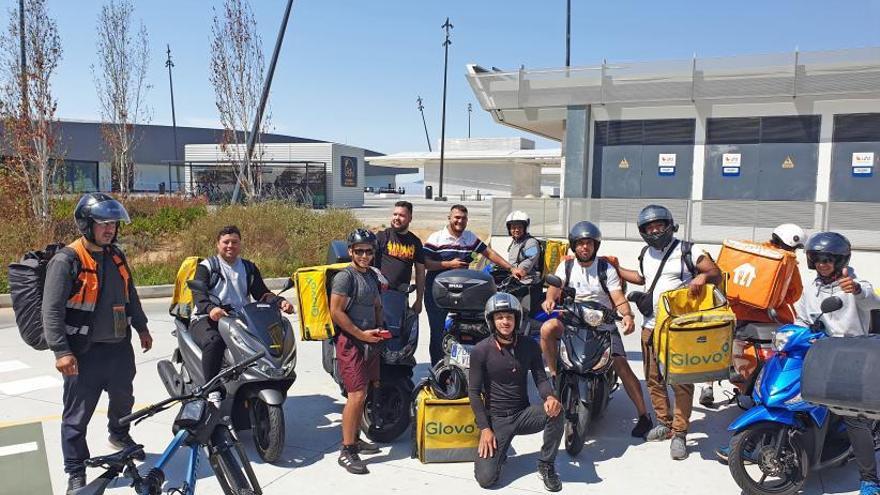 La pandemia acelera la comida a domicilio: 300 repartidores como camareros en moto