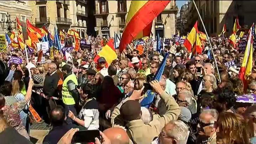 Sociedad Civil Catalana saca a la calle a miles de personas contra la independencia
