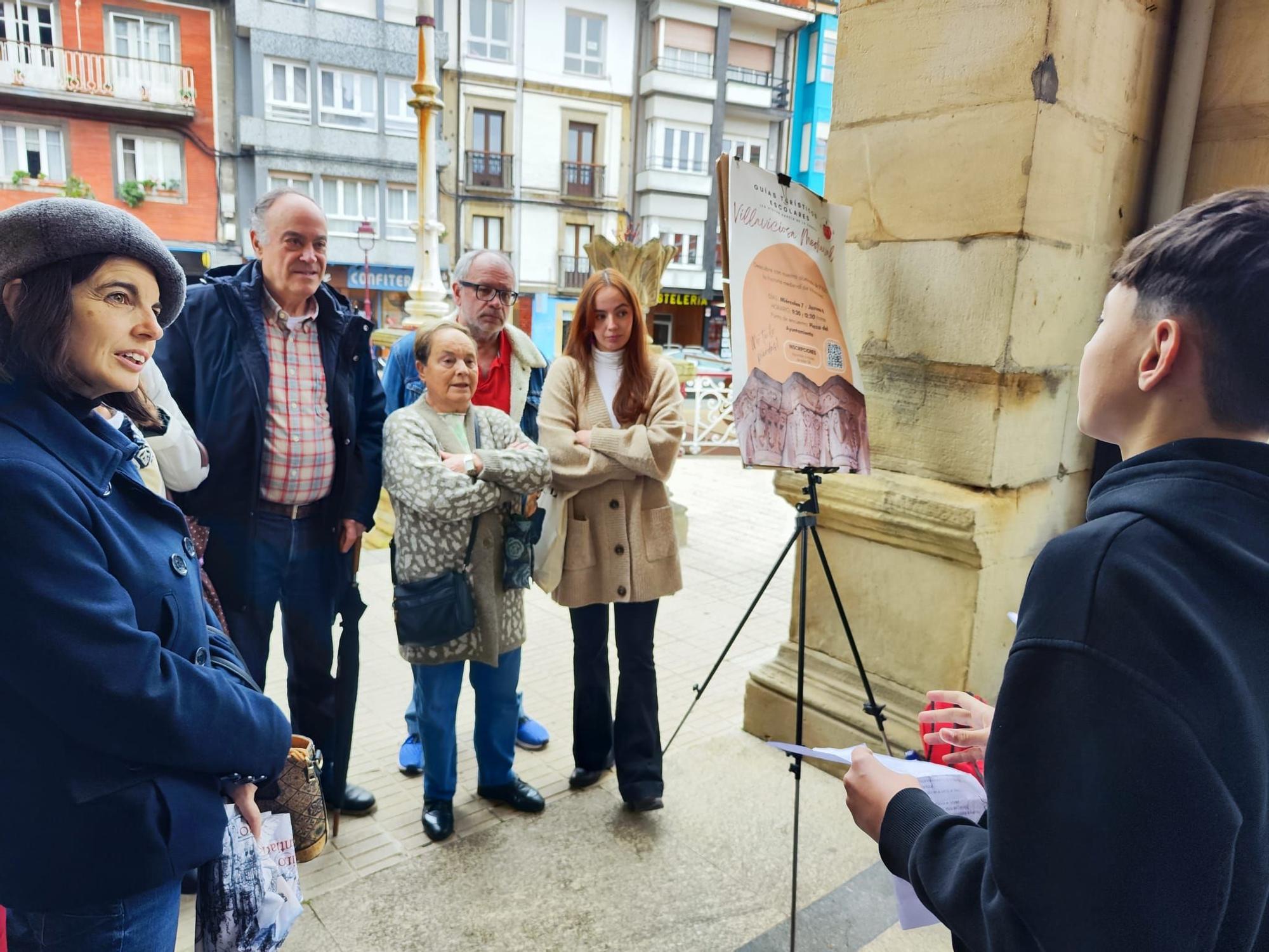 La historia medieval de Villaviciosa, de las aulas a las calles: así han ejercido los alumnos del instituto como guías turísticos