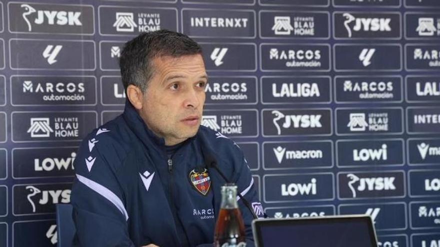 Luís Castro: "Cuando llegué al Levante me dijeron que era un tonto porque el equipo ya había descendido"