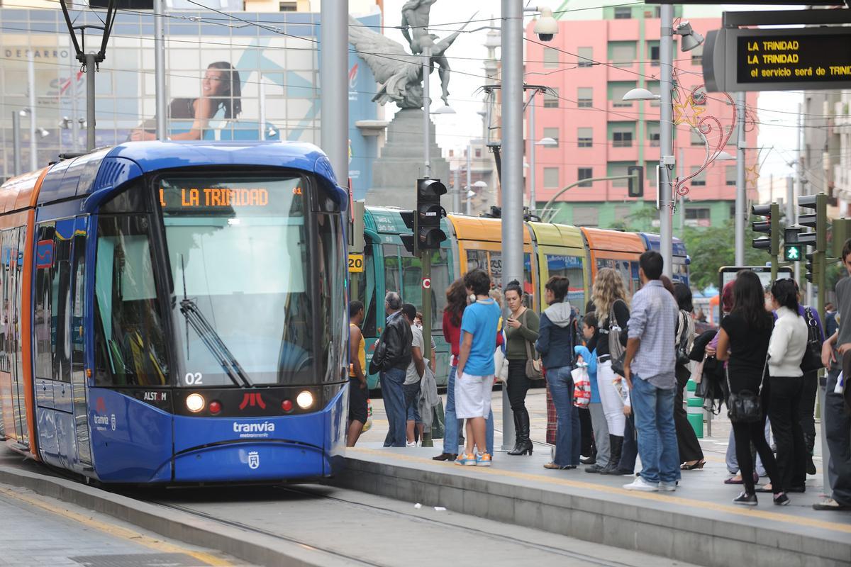 Tranvías dobles en Santa Cruz de Tenerife.