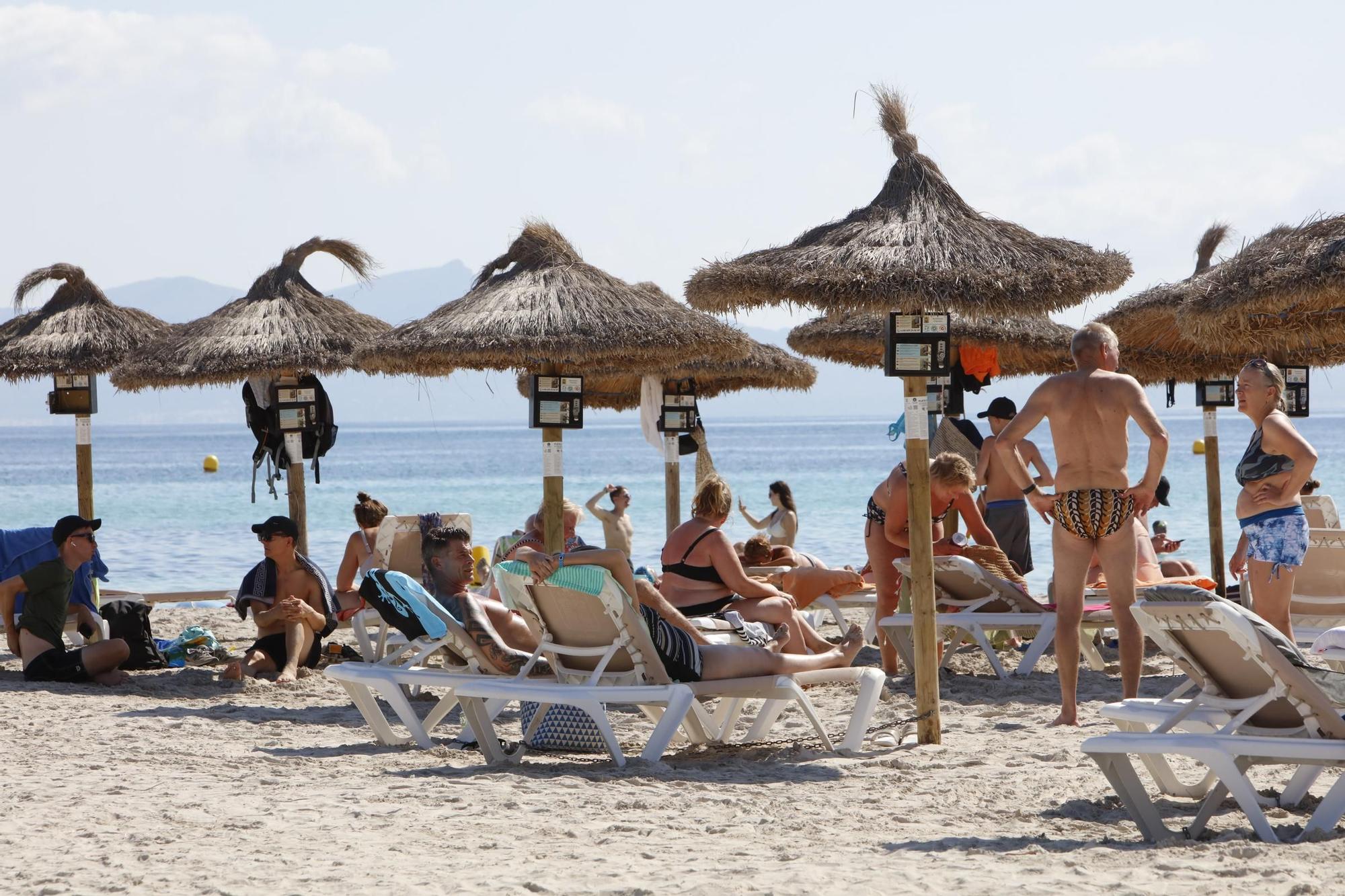 Sommer-Urlaub im Oktober: So sieht es derzeit am Strand von Alcúdia auf Mallorca aus