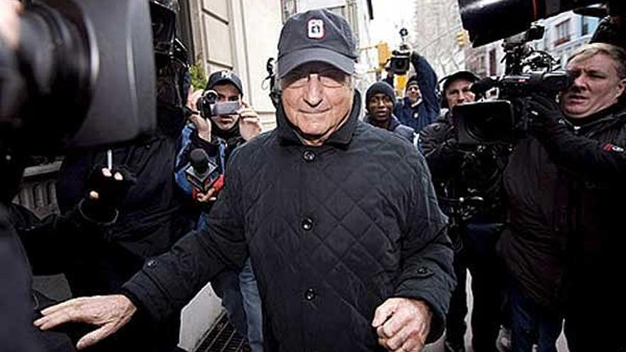 Bernard Madoff a la salida de los juzgados.