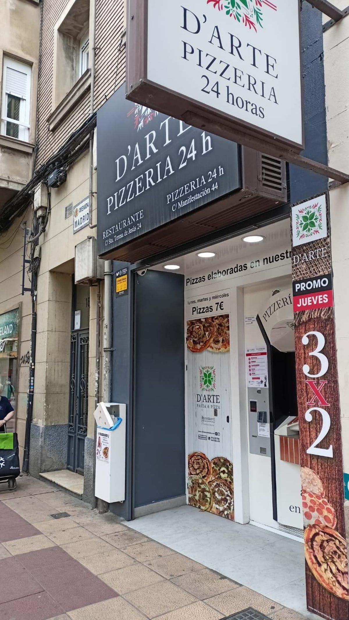 Exterior del cajero en la Avenida de Madrid