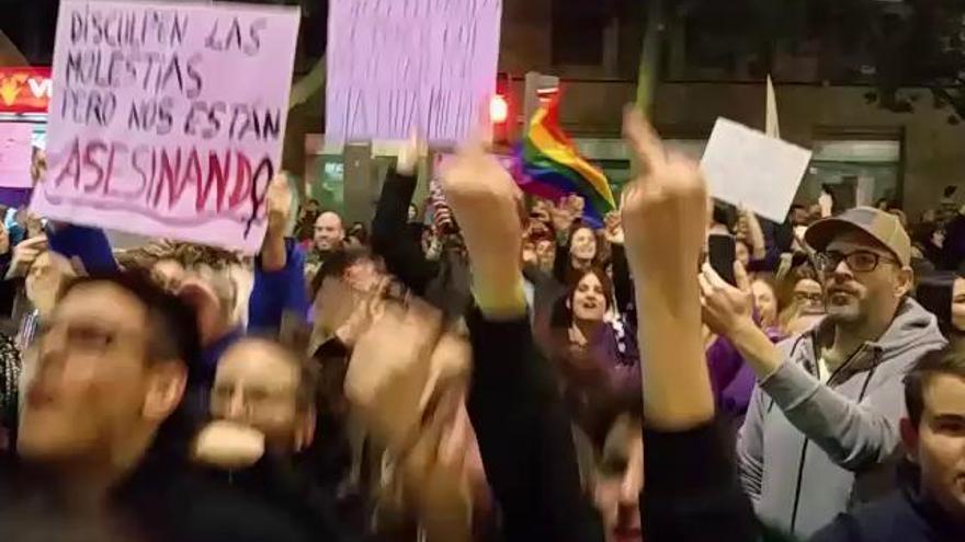 Manifestación del 8M: Gritos antifascistas ante la sede de VOX en Murcia