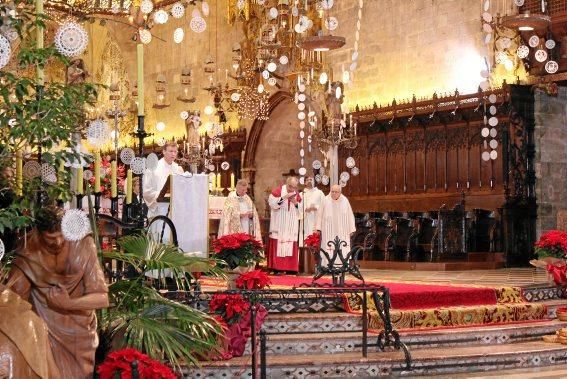 Zur deutschsprachigen Christvesper in der Kathedrale kamen am Samstag (24.12.) wieder zahlreiche Residenten und Urlauber. Die Predigt hielt in diesem Jahr Pfarrerin Heike Stijohann.