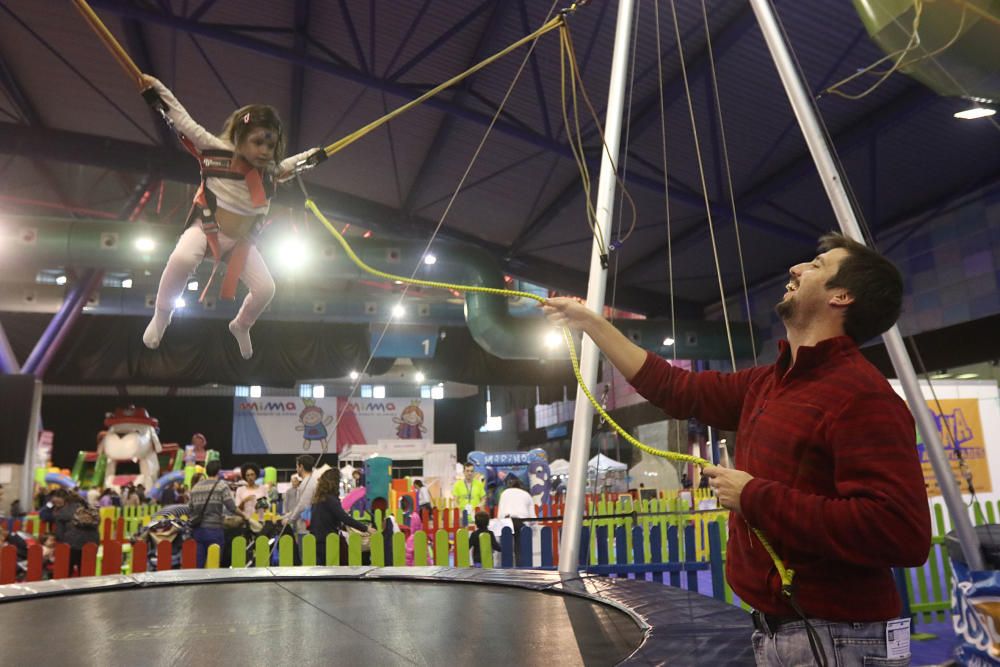 El Palacio de Ferias acoge el MIMA, que ha estado abierto hasta el 4 de enero desde el 26 de diciembre con más de 60 actividades y atracciones destinadas a divertir a los más pequeños de la casa.