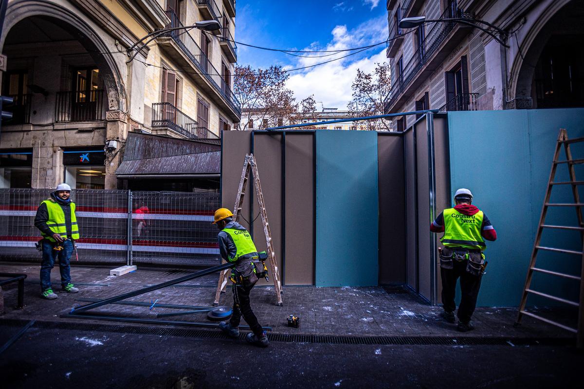 La Boquería, a medio gas por la renovación de todo el pavimento