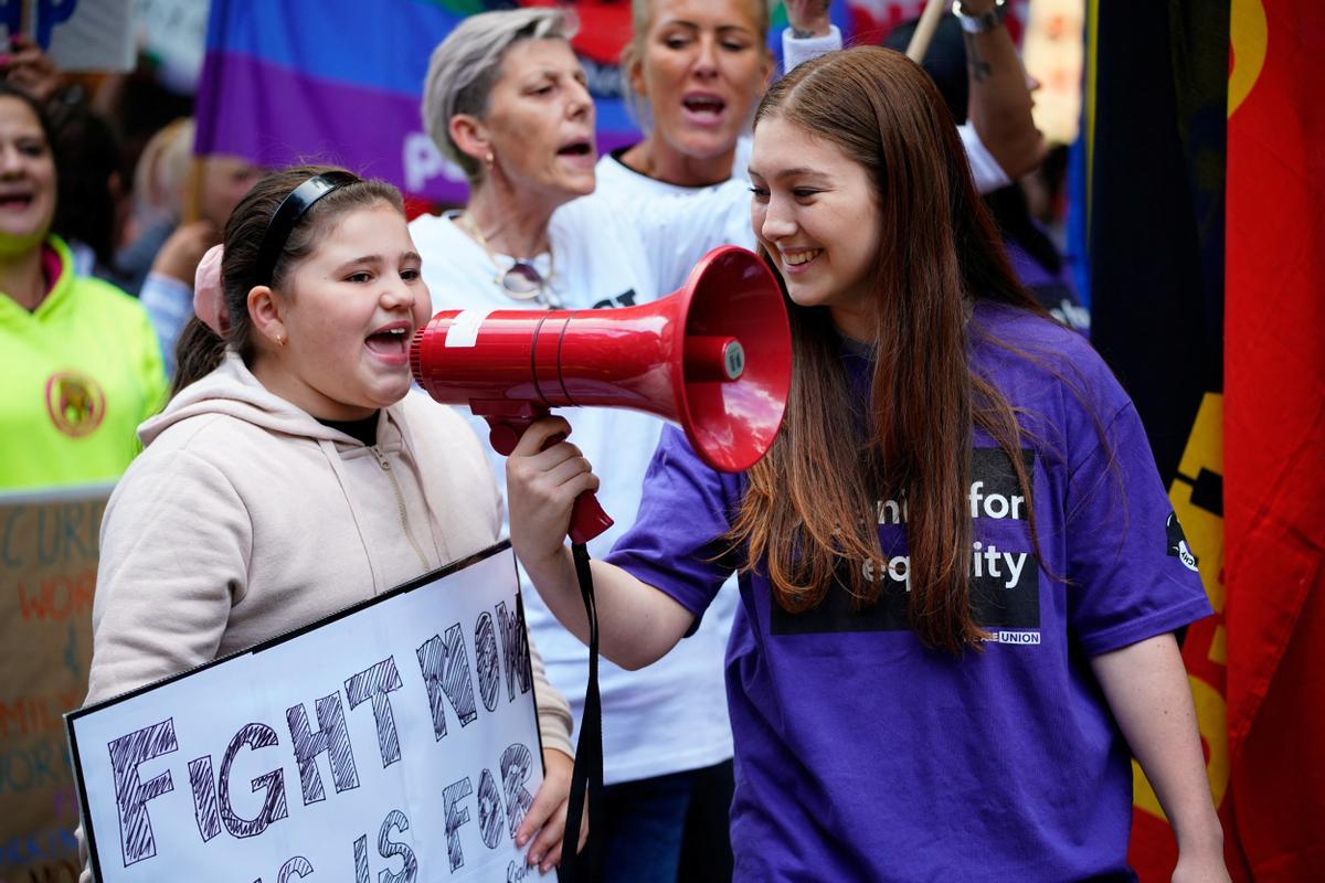 Las mujeres salen a la calle en Melbourne (Australia) para reivindicar sus derechos en el 8-M.