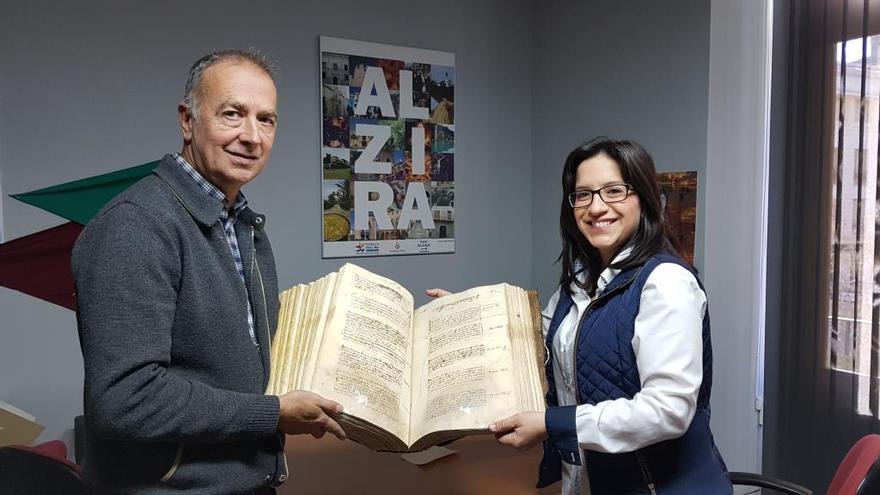 Restauran un manuscrito de 1573 de la sección de Hacienda del Archivo Municipal de Alzira