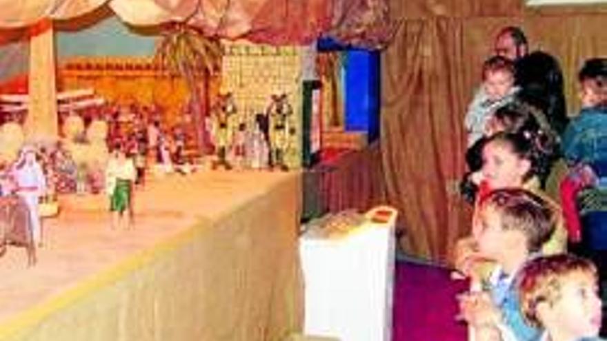 El belén de Curro recibe más de 20.000 visitas todos los años