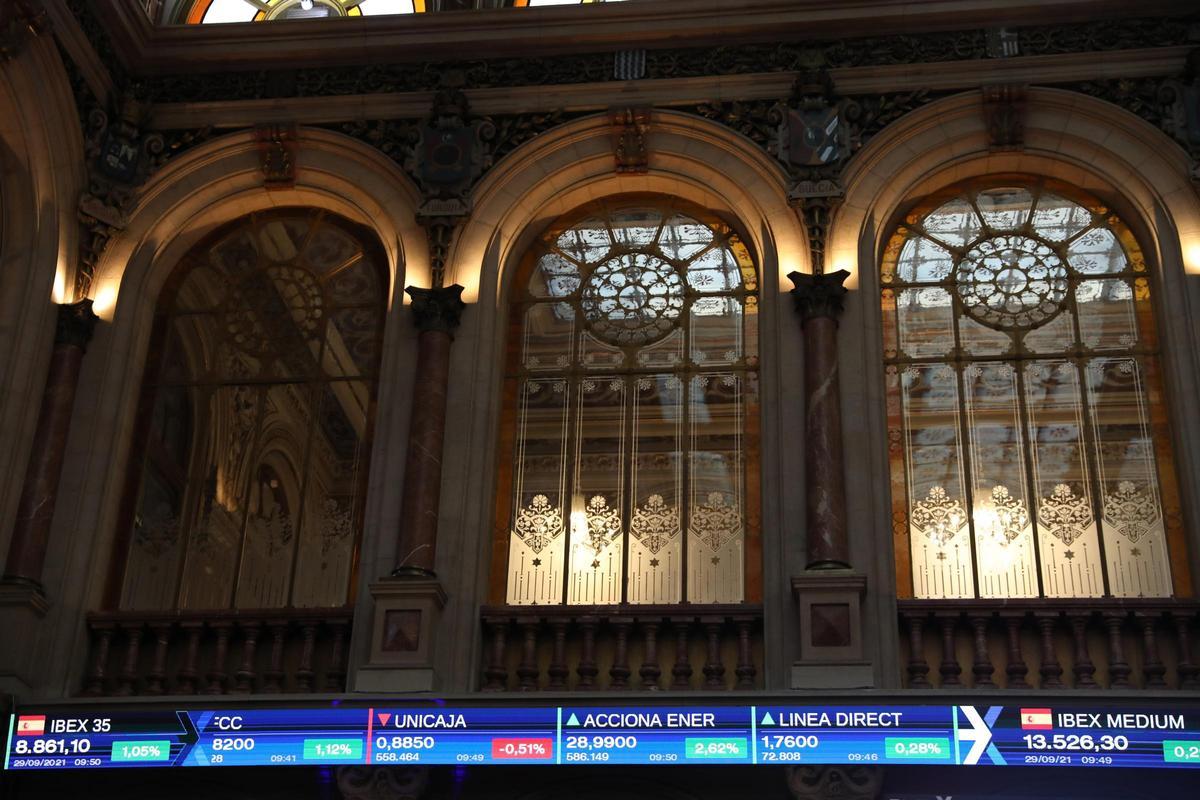 Valores del Ibex 35 en el Palacio de la Bolsa.