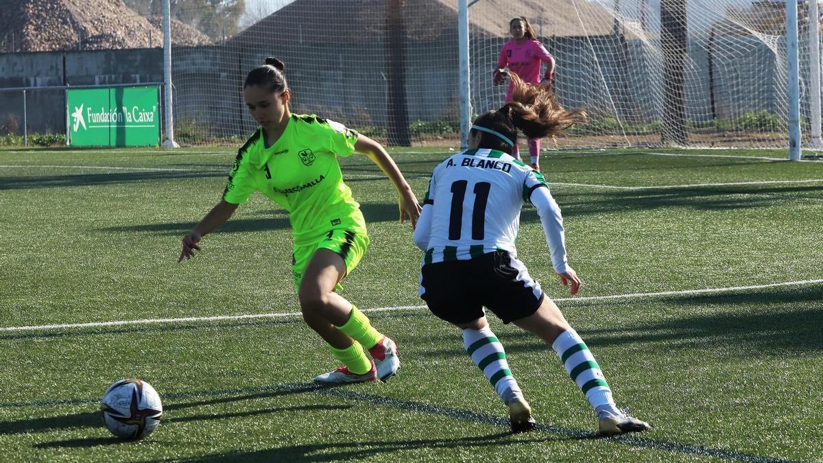 Lance del derbi provincial entre el Córdoba CF Femenino y el Pozoalbense.