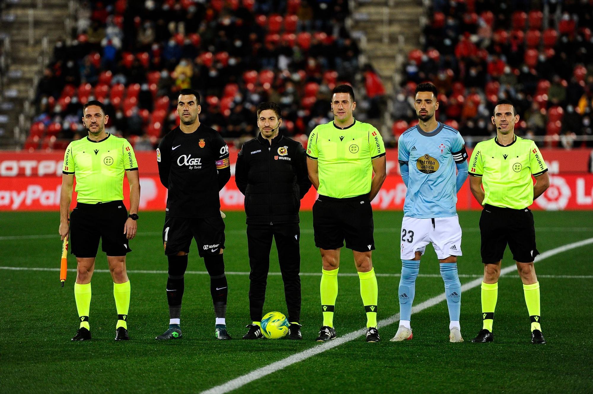 Las mejores imágenes del partido (y del viento) entre el Mallorca y el Celta