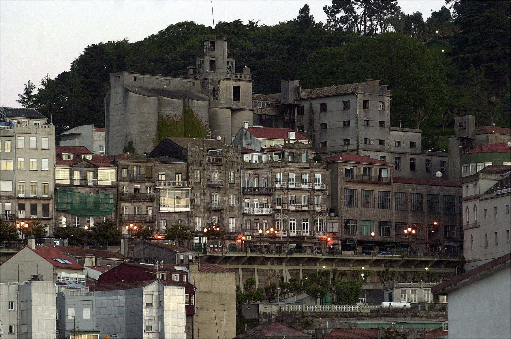 Panificadora de Vigo desde la ría  en 2001 RIcardo Grobas.jpg