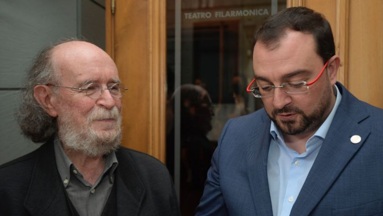 Joaquín Díaz, con Adrián Barbón. | Armando Álvarez / Fernando Rodríguez / Franco Torre 