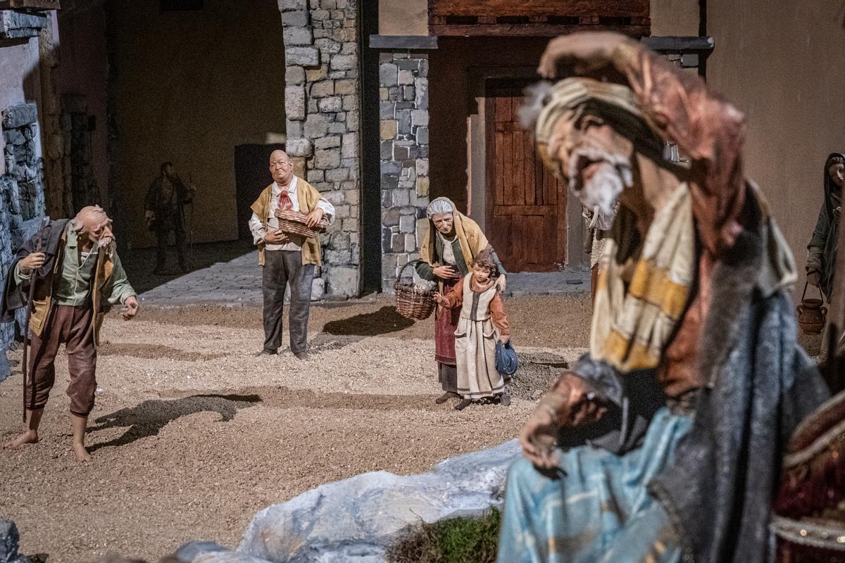 Barcelona estrena un belén tradicional más grande que nunca en la plaza Sant Jaume