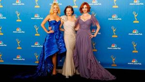 Les actrius January Jones, Elisabeth Moss i Christina Hendricks, de la sèrie ’Mad Men’, premiada com a millor drama.