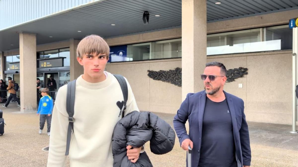 Cuenca, a su llegada al aeropuerto de Asturias.