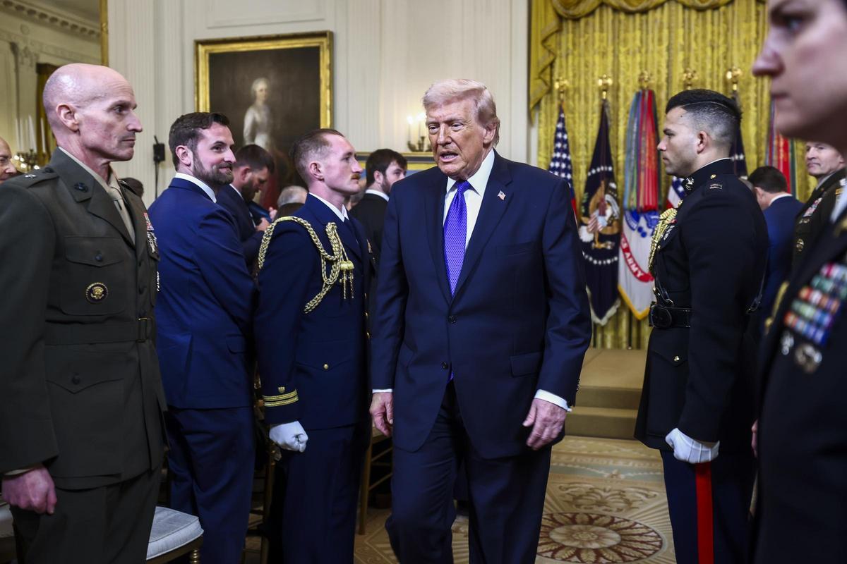 Trump en la entrega de medallas de honor a militares en la Casa Blanca.