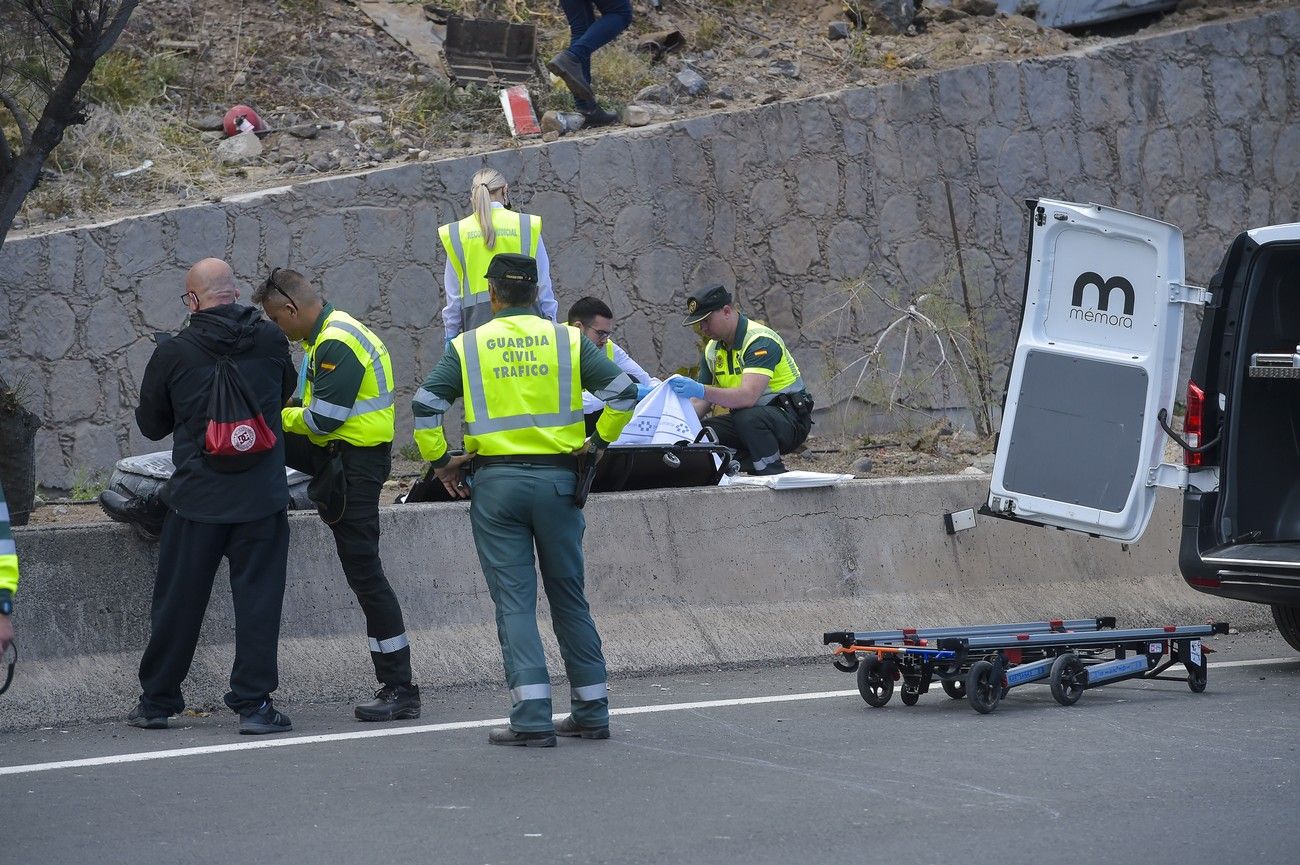 Accidente de un camión en una ladera cerca de La Laja