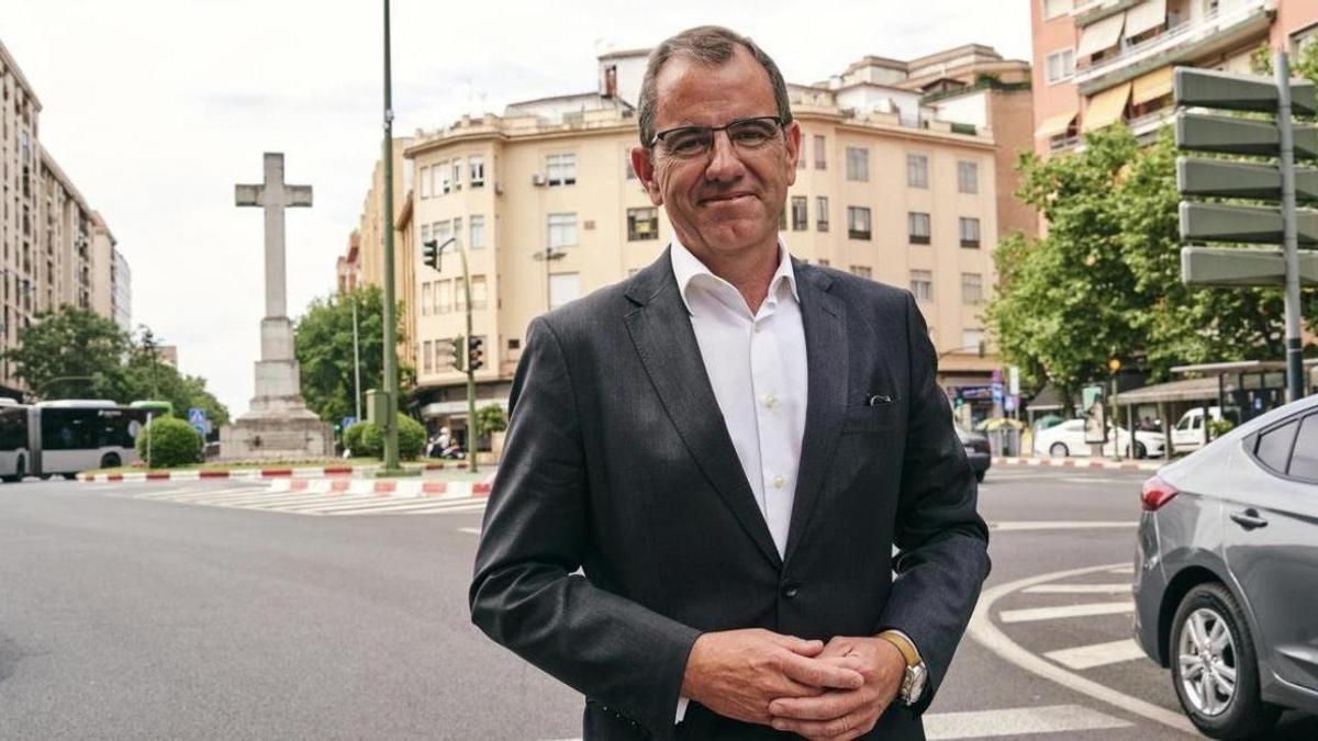 Eduardo Gutiérrez, portavoz de Vox Cáceres, en Plaza de América.