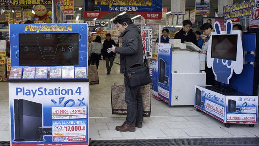 Una tienda con la Playstation 4 en Tokio