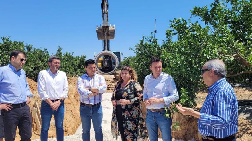 El consejero en funciones, Antonio Luengo, y el alcalde, José Miguel Luengo, en las obras. | CARM