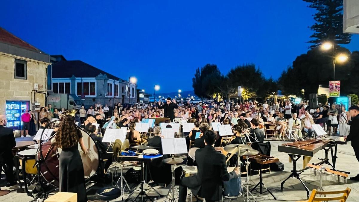 La Banda de Música Nova Lira de Moraña, este fin de semana en la Praza da Constitución de Cangas. La Banda de Música Nova Lira de Moraña, este fin de semana en la Praza da Constitución de Cangas.