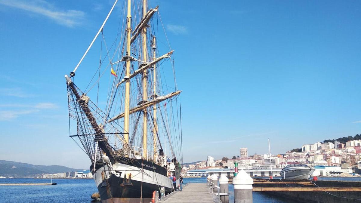 El &#039;Pelican of London&quot;, atracado en la dársena de Marina Davila. // FdV