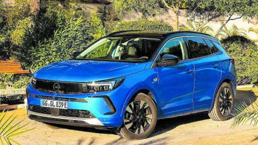 triplet elèctric. Mokka, Corsa i Astra (aquest darrer l’any 2023) es presenten com la proposta 100% electrificada de la gamma de turismes de la marca alemanya. opel 